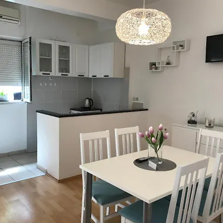 Apartman Robi Apartament